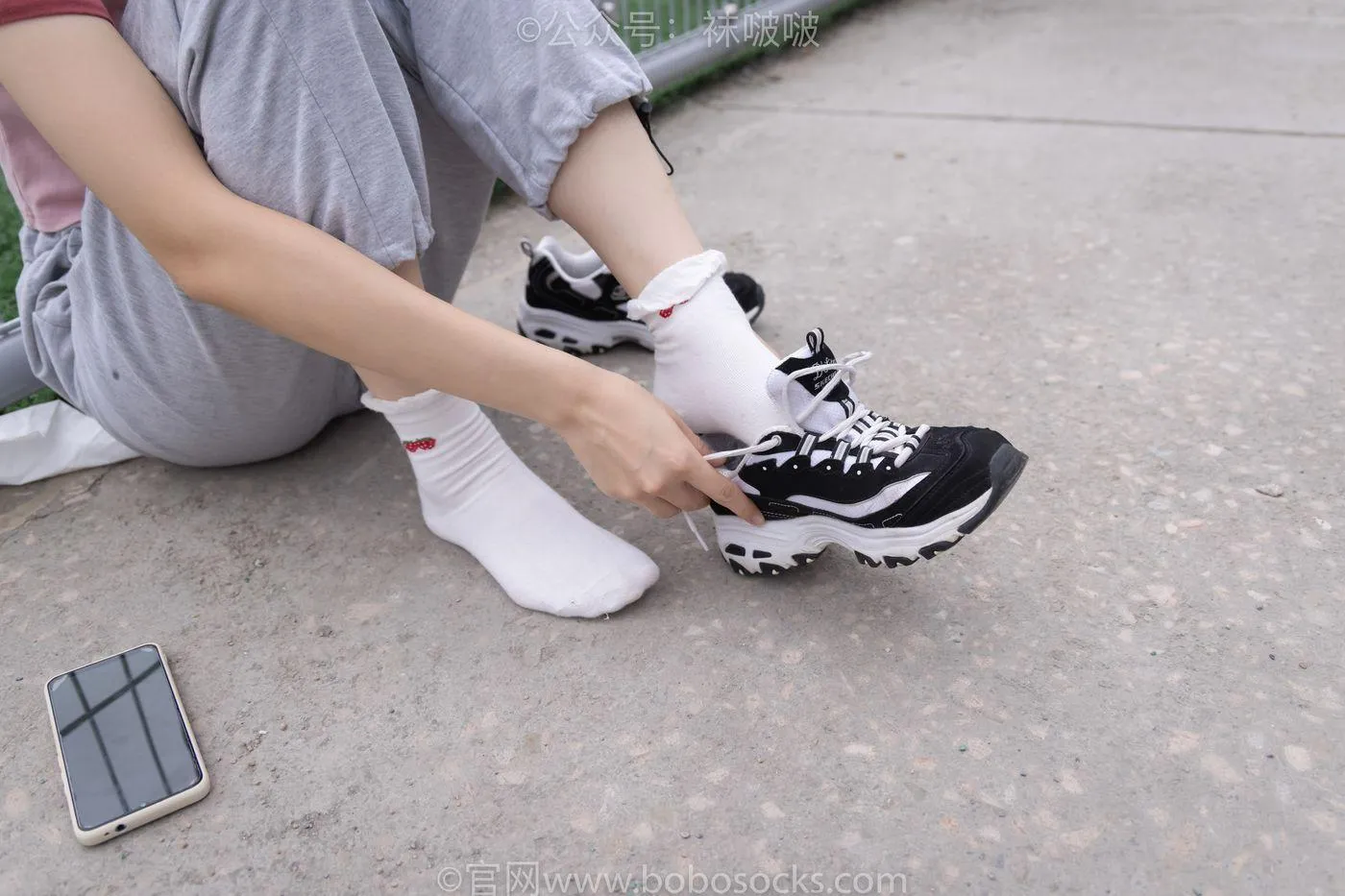 [BoBoSocks袜啵啵]NO.016 熊熊-斯凯奇运动鞋、棉袜（踩脏）、裸足 [147P]插图4